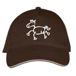braune Baseball-Kappe mit mittig aufgedrucktem illustrierten, weißen Pferd